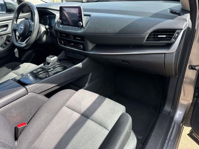 Used 2024 Nissan Rogue SV FWD image 18