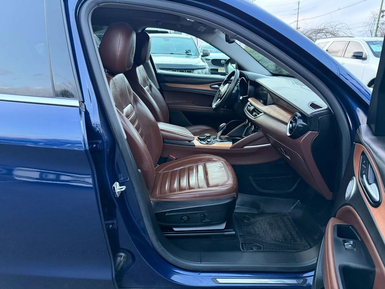 Used 2019 Alfa Romeo Stelvio Ti Lusso w/ Quick Order Package 22X Lusso image 25