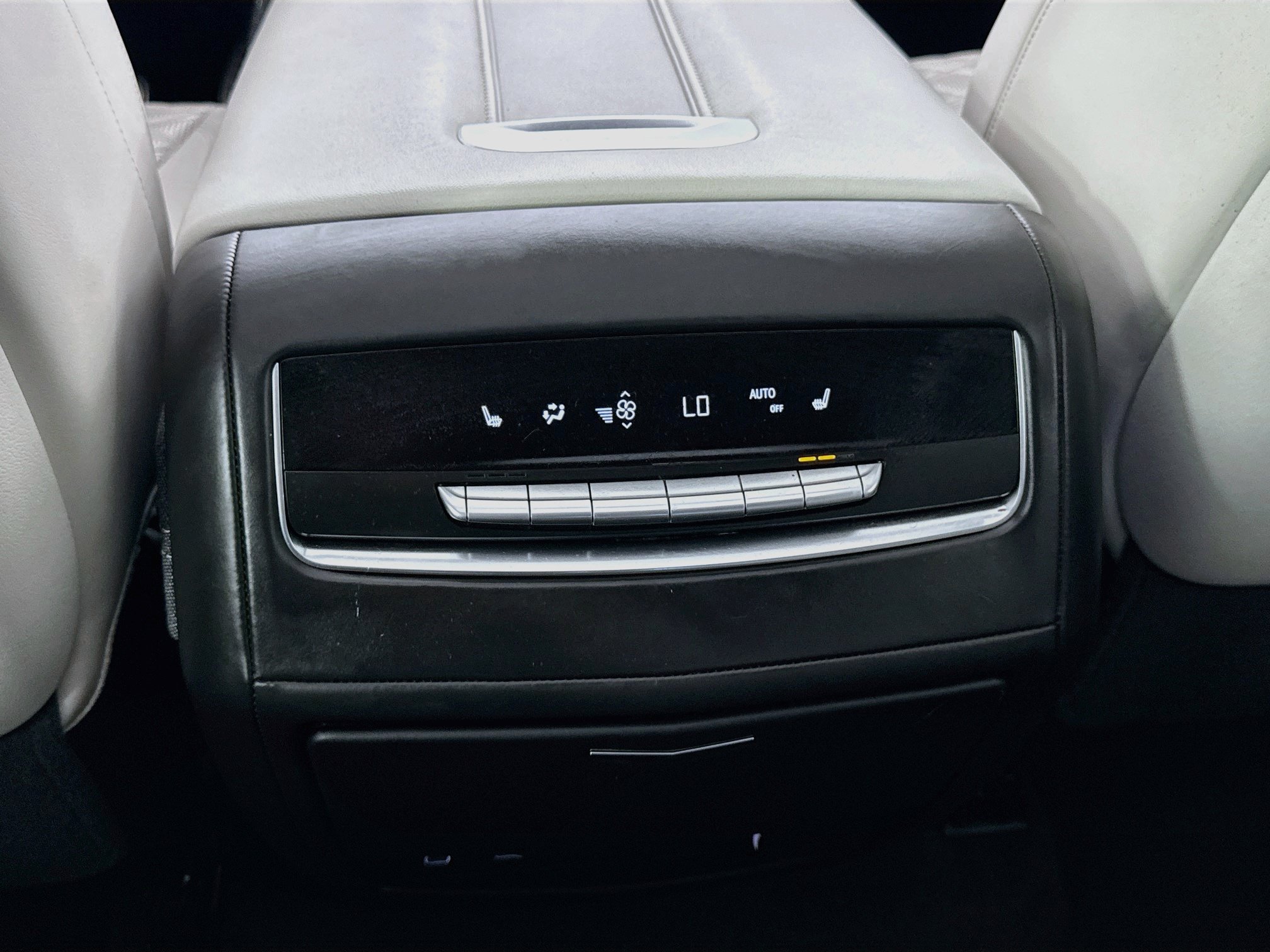 Used 2025 Cadillac Escalade ESV V AWD/4WD image 30