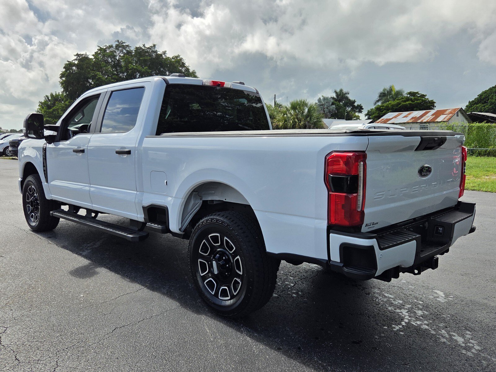 Used 2024 Ford F250 XL w/ STX Appearance Package AWD/4WD image 3