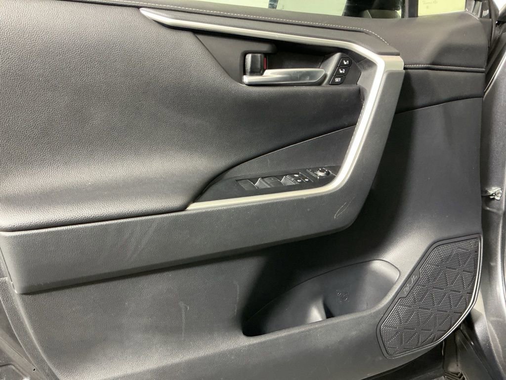 Used 2019 Toyota RAV4 Limited image 20