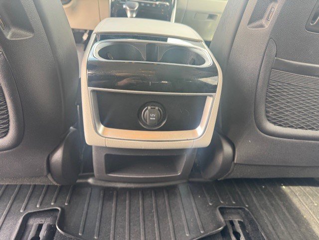 Used 2024 Kia Carnival EX FWD image 26