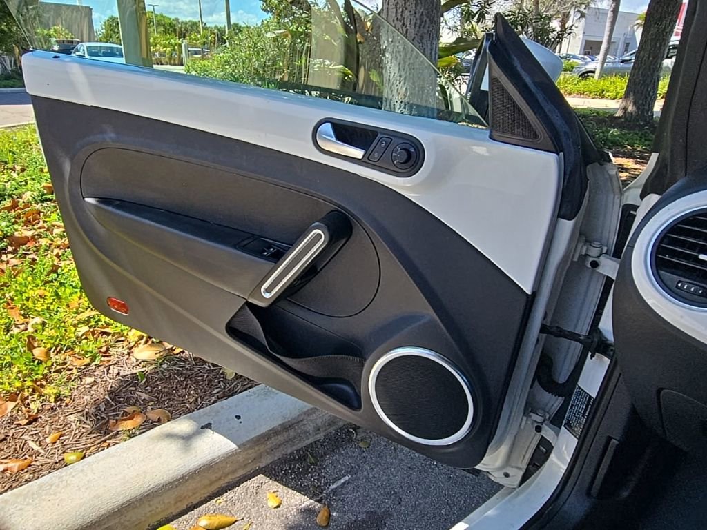 Used 2013 Volkswagen Beetle 2.5 image 6