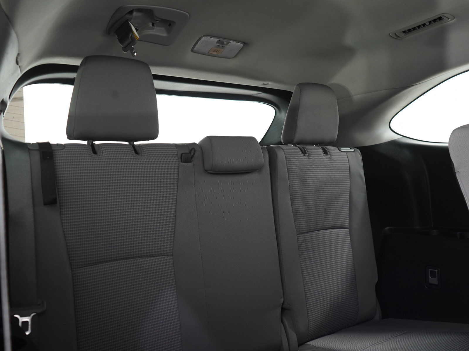 Used 2020 Toyota Highlander LE AWD/4WD image 13