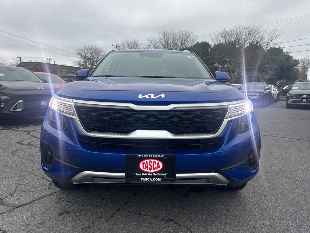 Used 2023 Kia Seltos EX AWD/4WD image 3