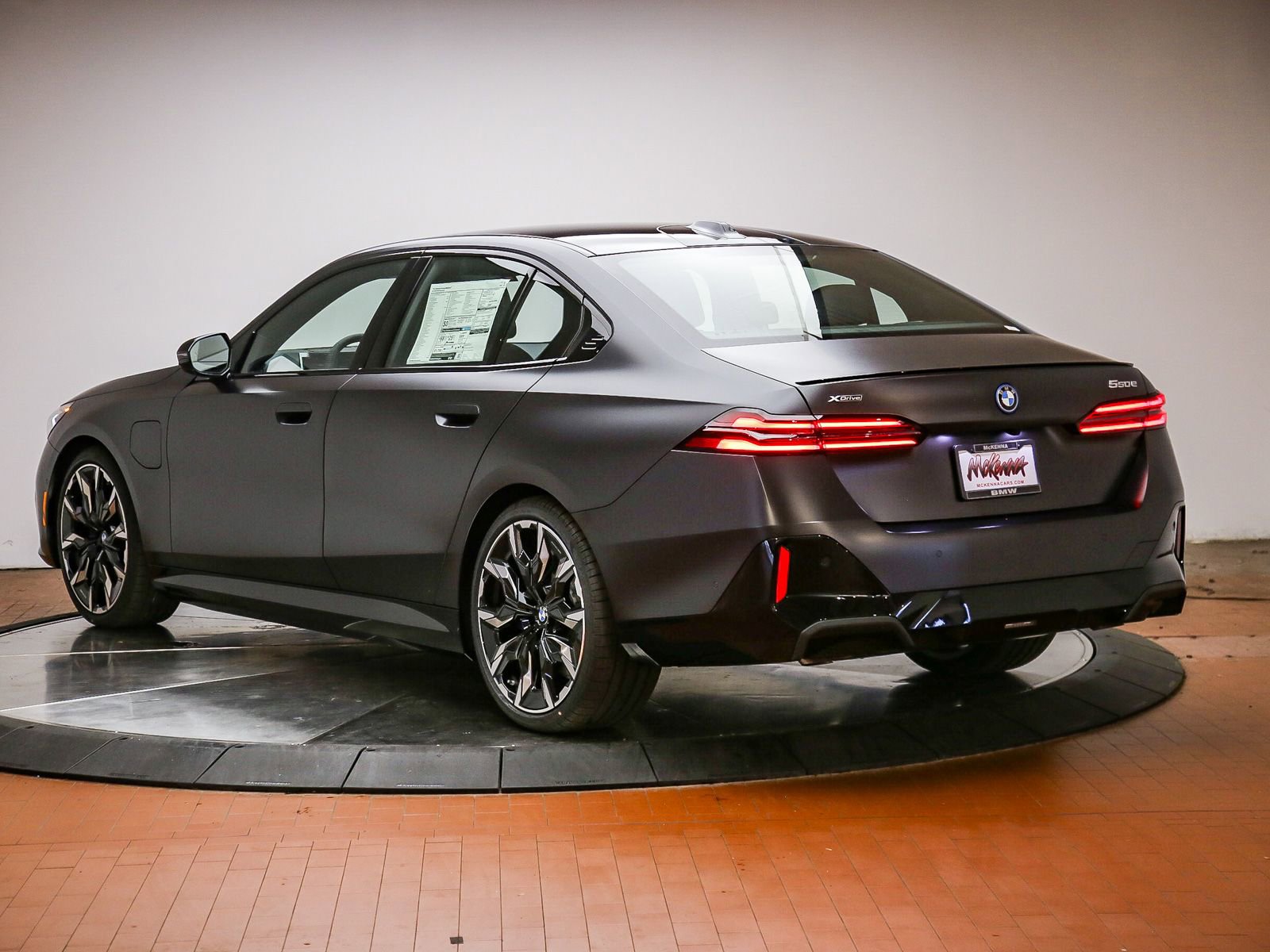 New 2027 BMW 550e xDrive AWD/4WD image 2