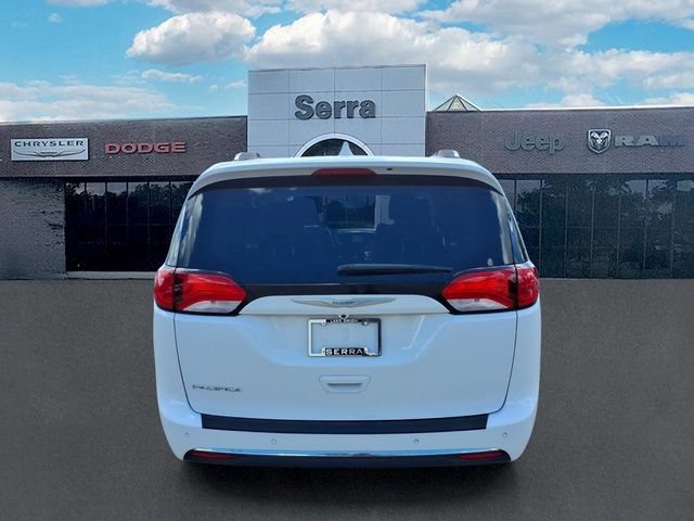 Used 2018 Chrysler Pacifica Touring-L Plus FWD image 6