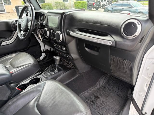 Used 2015 Jeep Wrangler Unlimited Sahara w/ Dual Top Group AWD/4WD image 10