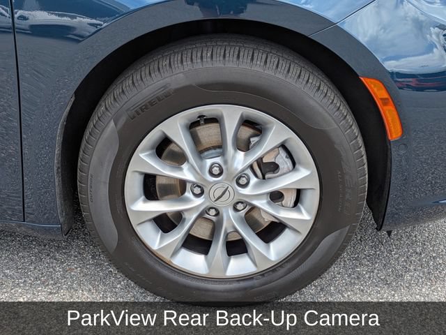 Used 2024 Chrysler Pacifica Touring-L AWD/4WD image 14
