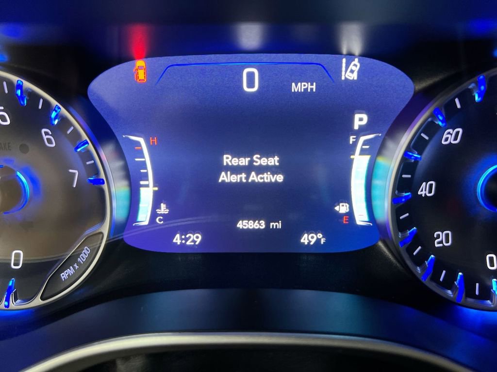 Used 2025 Chrysler Pacifica Select image 13