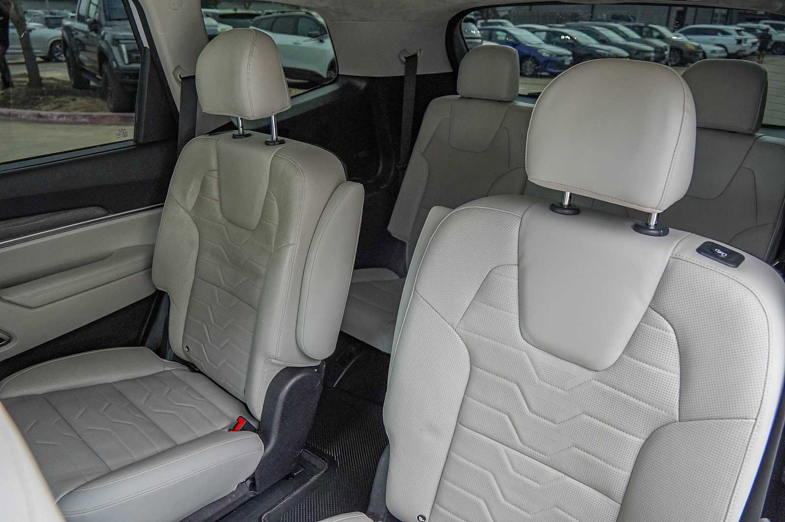 Certified 2022 Kia Telluride SX w/ SX Prestige Package image 32