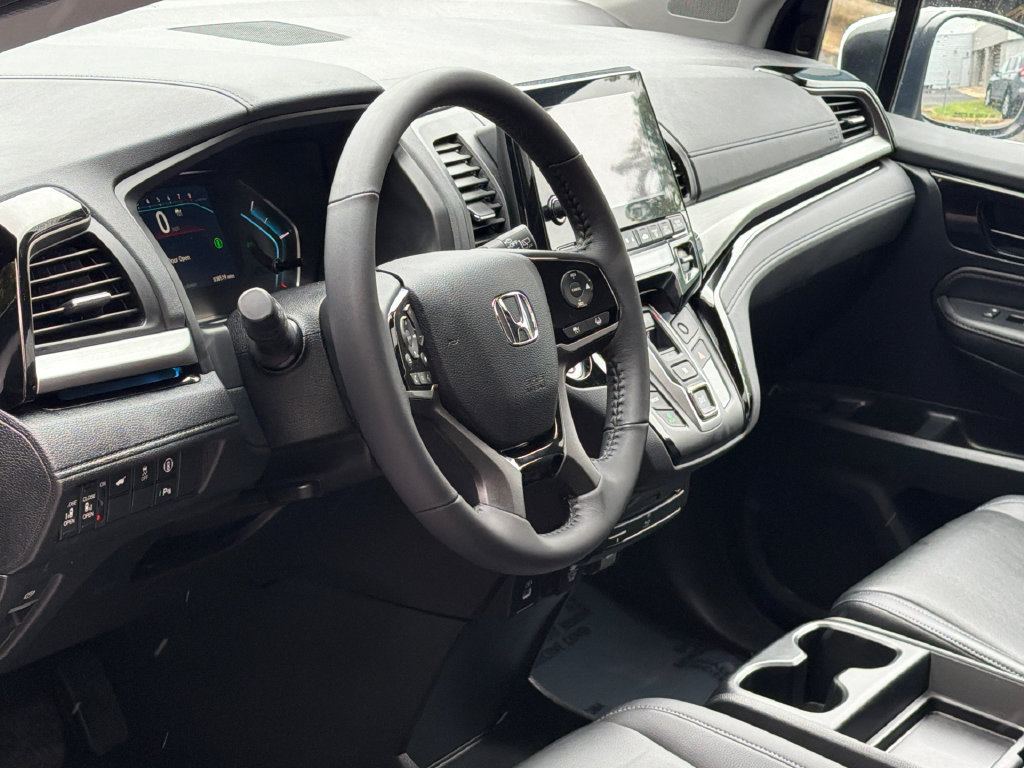 Used 2023 Honda Odyssey Touring image 16