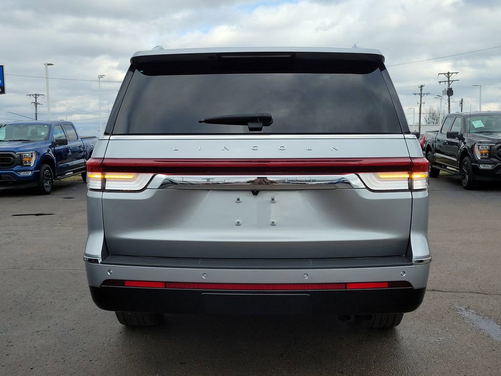 Used 2024 Lincoln Navigator L Reserve image 5