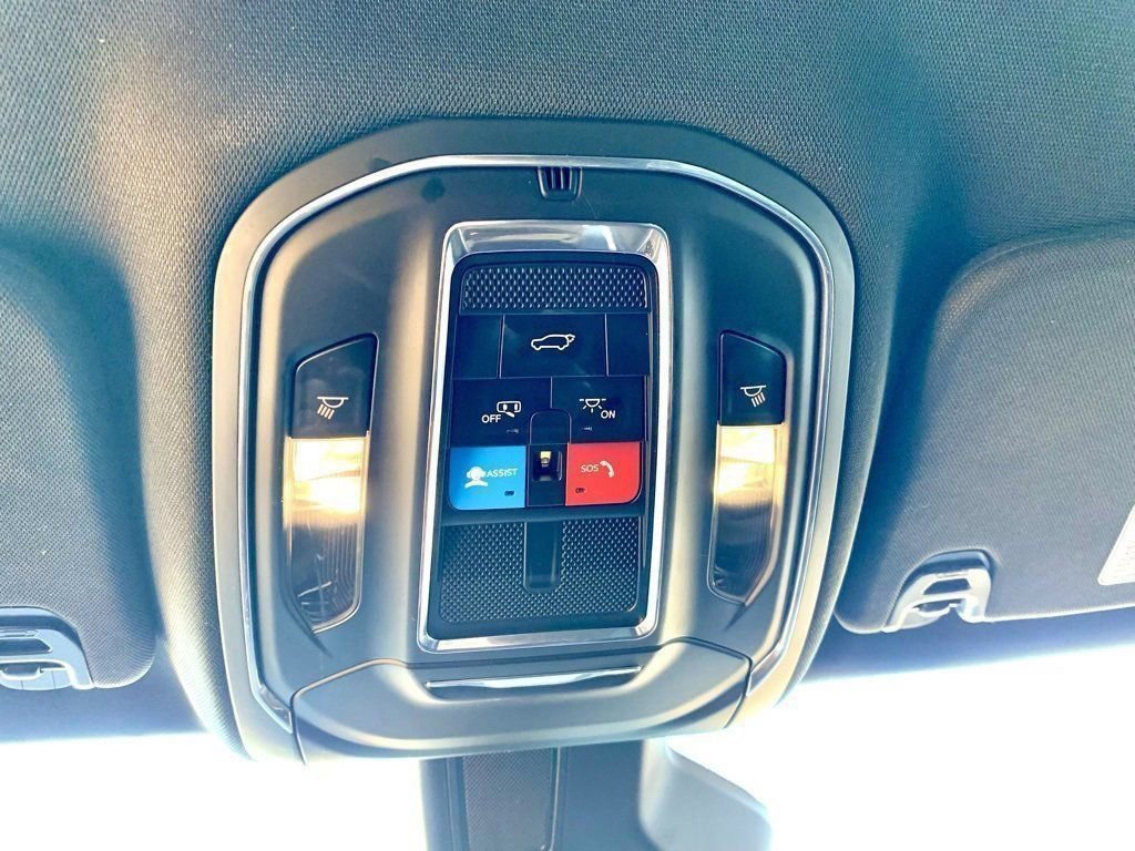 Used 2024 Jeep Wagoneer Series II w/ Flexible Seating Group AWD/4WD image 43