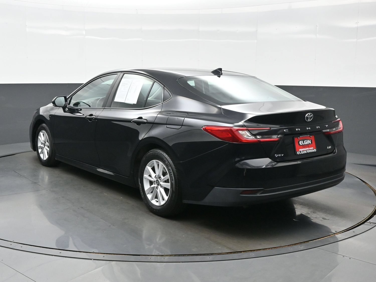 Used 2025 Toyota Camry LE FWD image 4