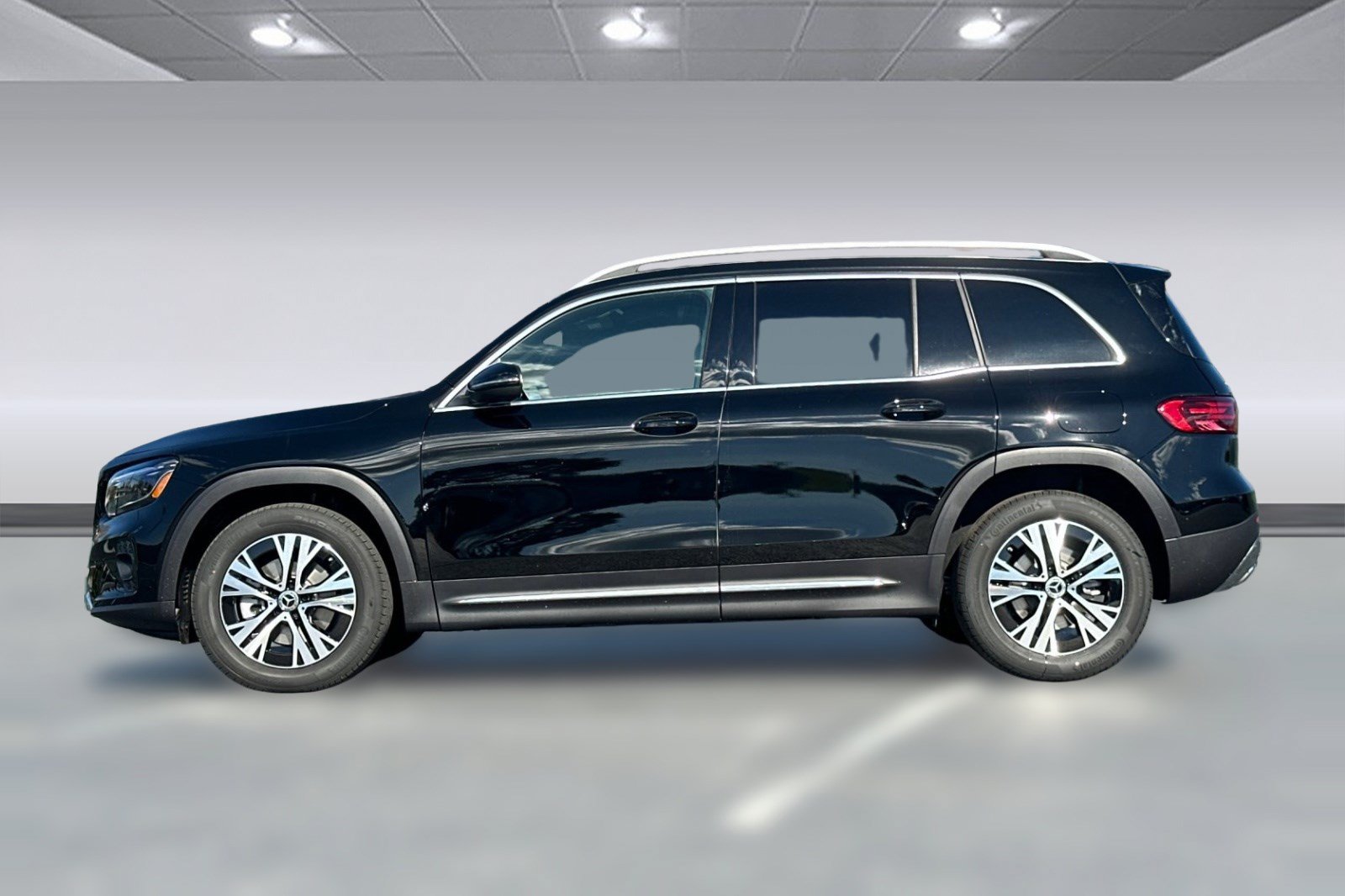 New 2026 Mercedes-Benz GLB 250 image 2