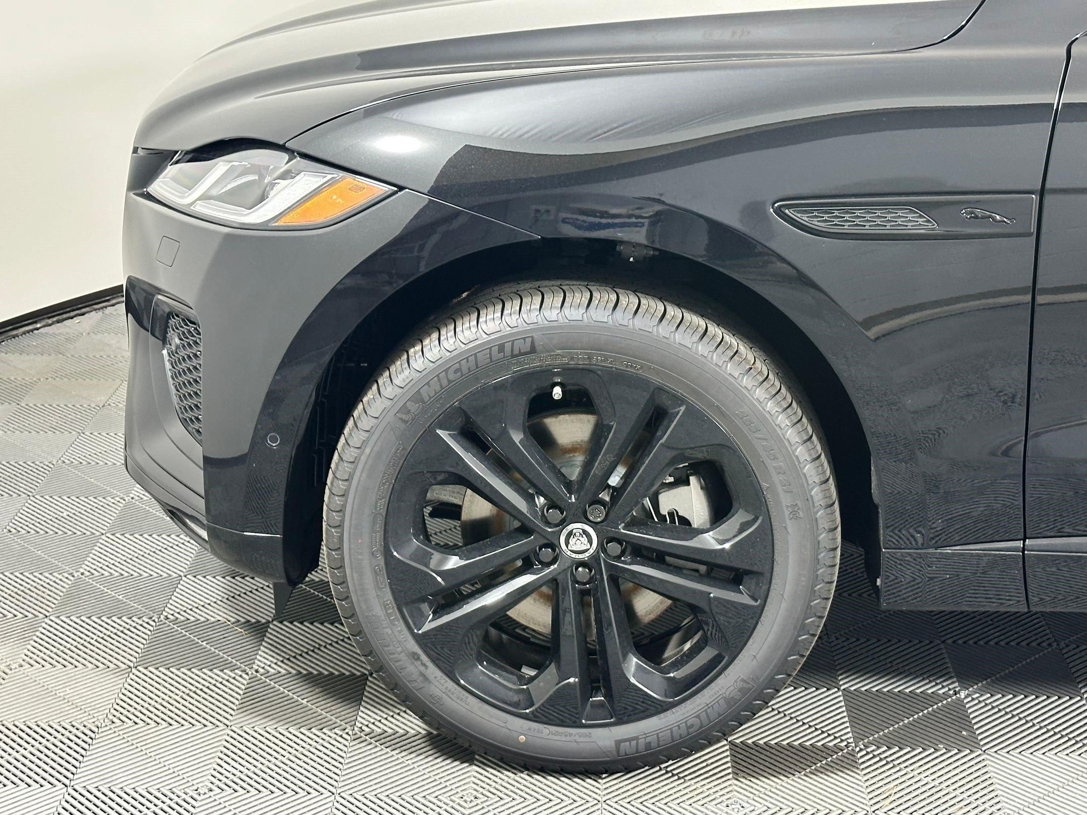 Used 2026 Jaguar F-PACE R-Dynamic S AWD/4WD image 9