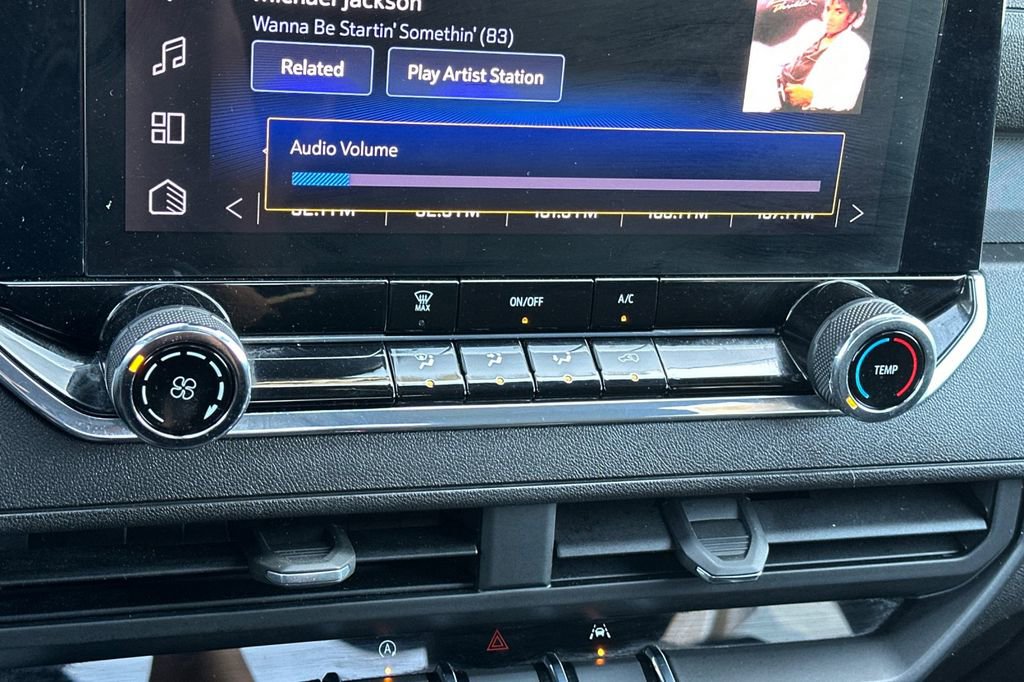 Used 2023 Chevrolet Colorado W/T RWD image 19