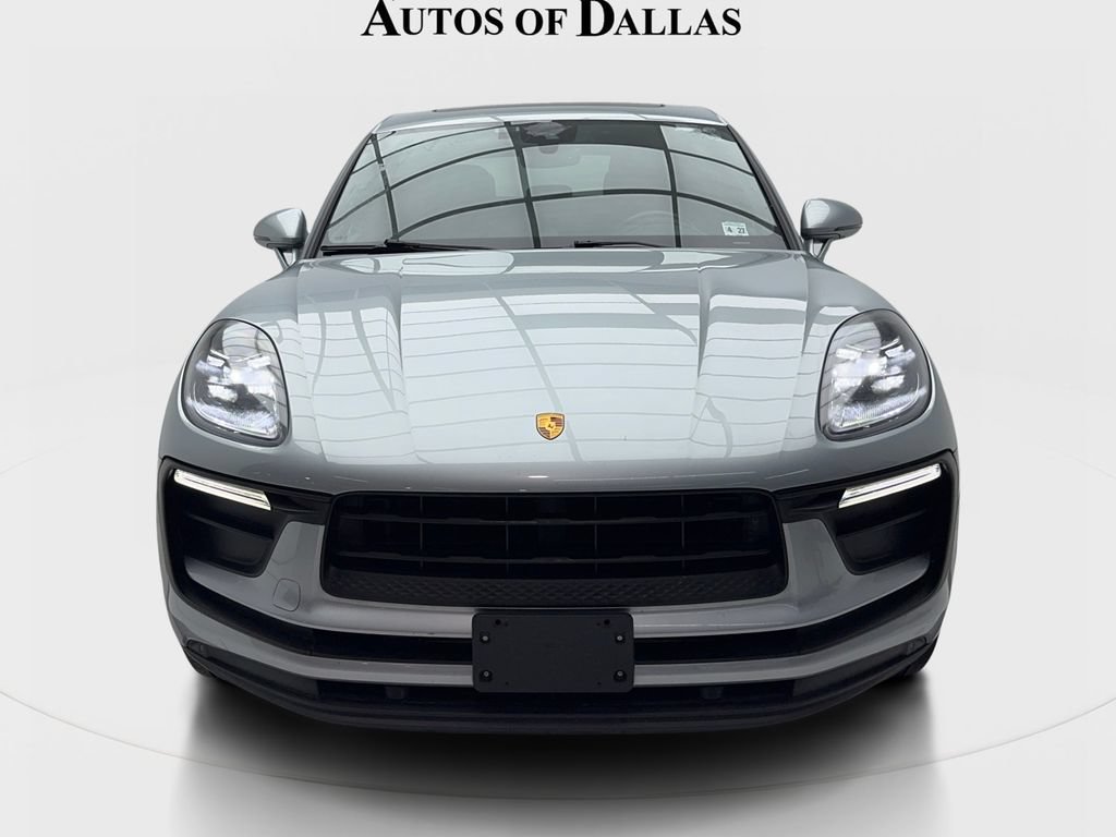 Used 2022 Porsche Macan AWD/4WD image 3