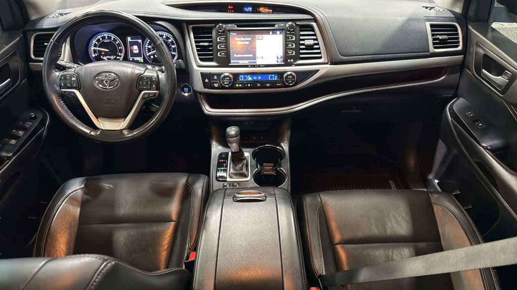 Used 2017 Toyota Highlander XLE AWD/4WD image 20