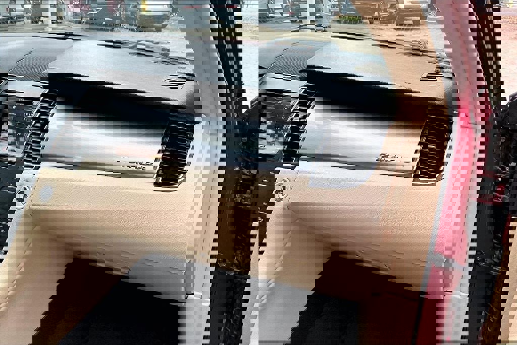 Used 2015 Ford Taurus SEL w/ Equipment Group 201A image 16