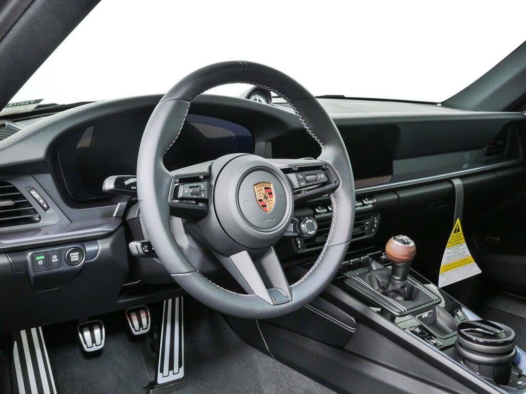 New 2026 Porsche 911 Carrera T RWD image 4