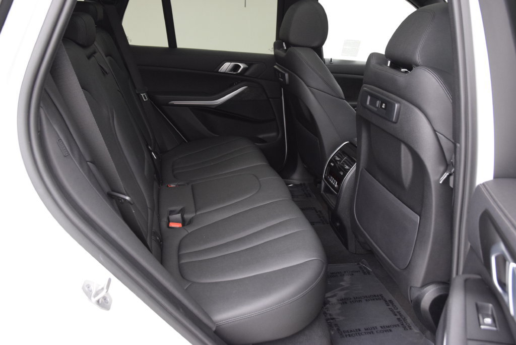 Used 2022 BMW X5 xDrive40i w/ Parking Assistance Package AWD/4WD image 19