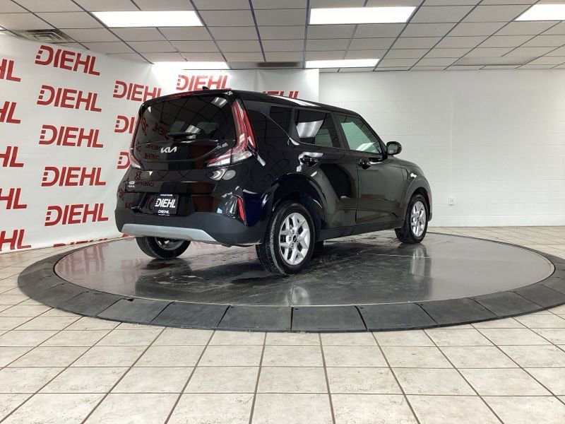 Certified 2023 Kia Soul LX w/ LX Technology Package FWD image 7