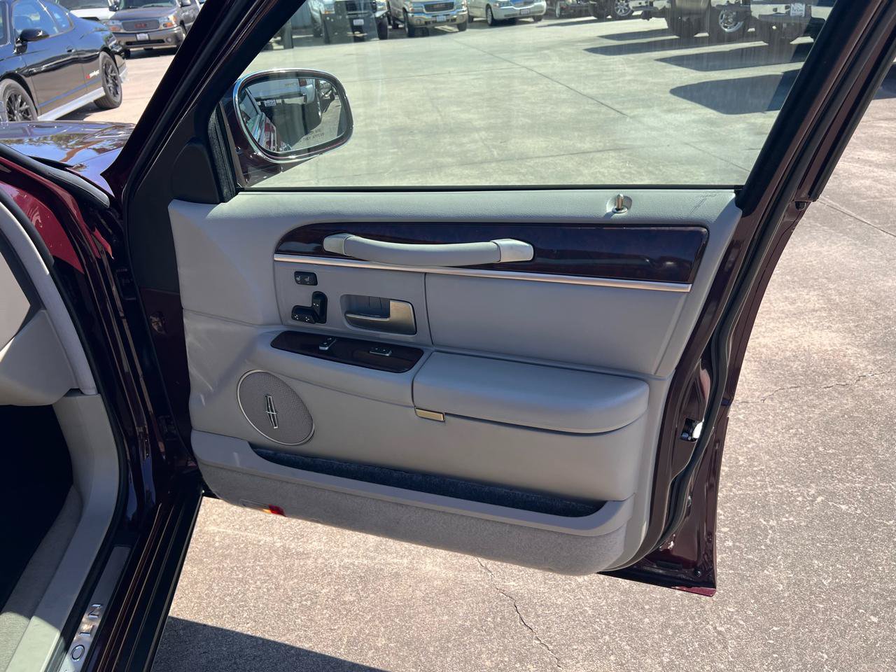 Used 2006 Lincoln Town Car Signature RWD image 67