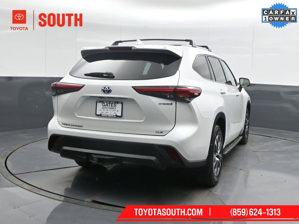 Used 2022 Toyota Highlander XLE image 2