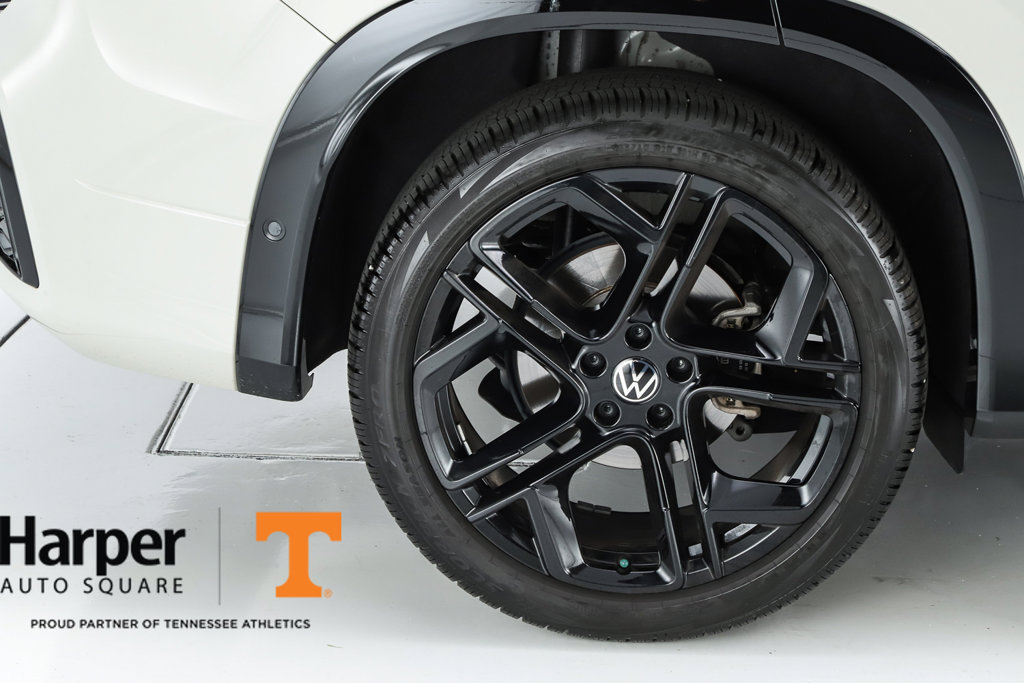 New 2025 Volkswagen Tiguan SE R-Line FWD image 13