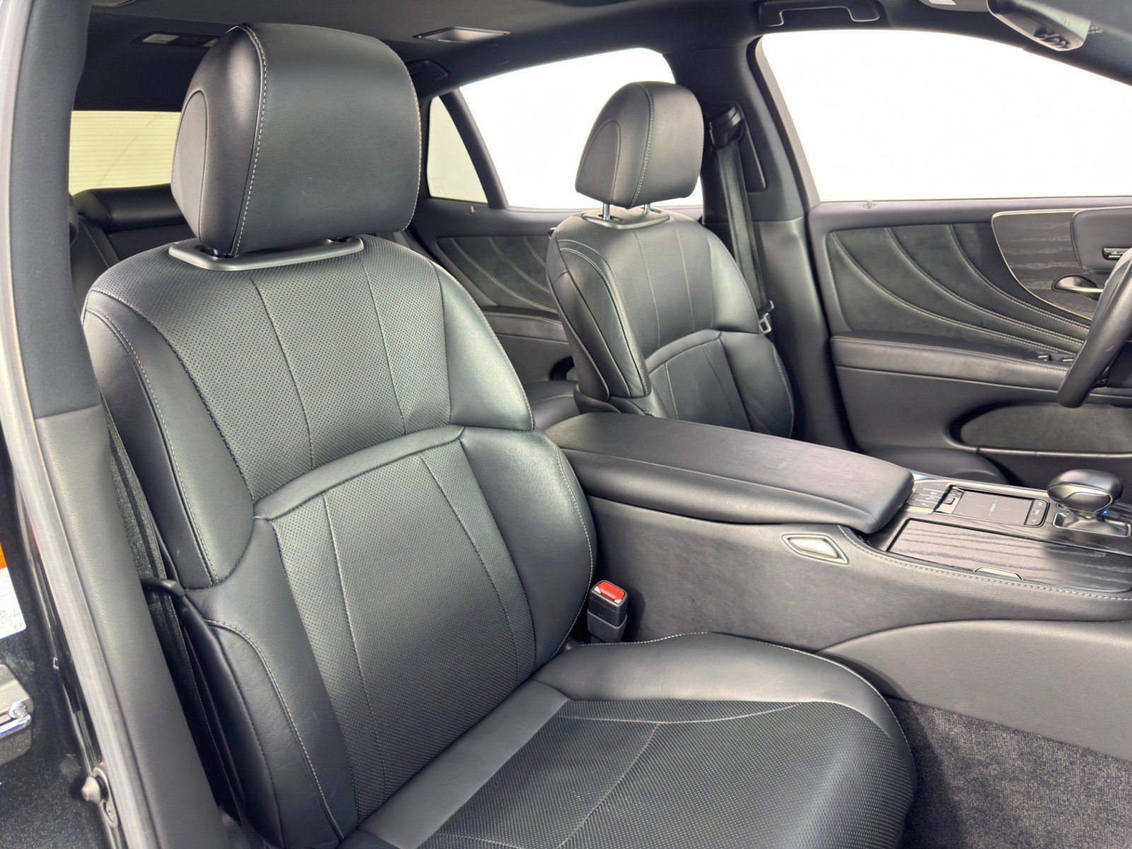 Used 2021 Lexus LS 500 w/ Cold Weather Package (CK) RWD image 40