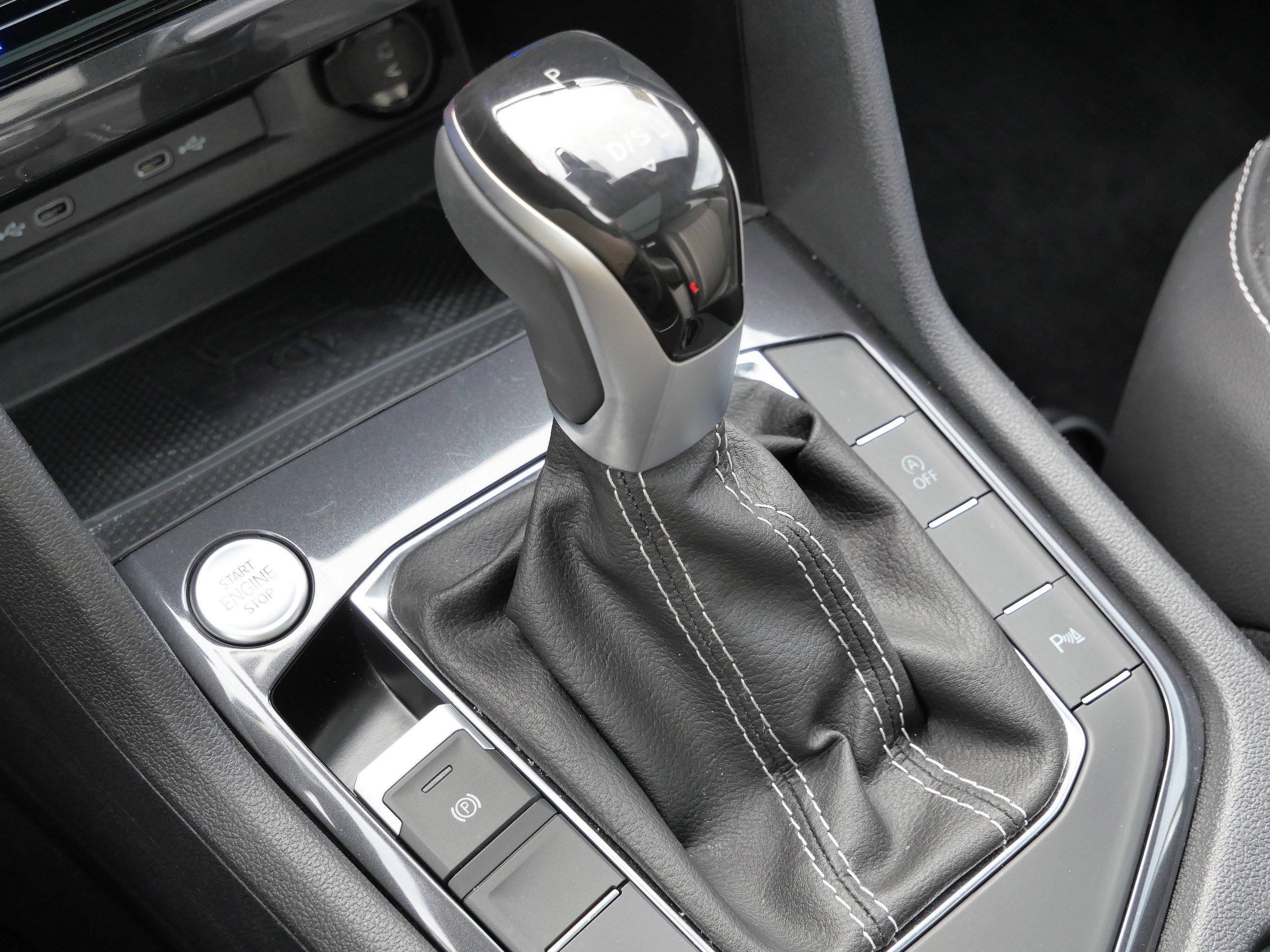 Certified 2024 Volkswagen Tiguan SE R-Line image 26