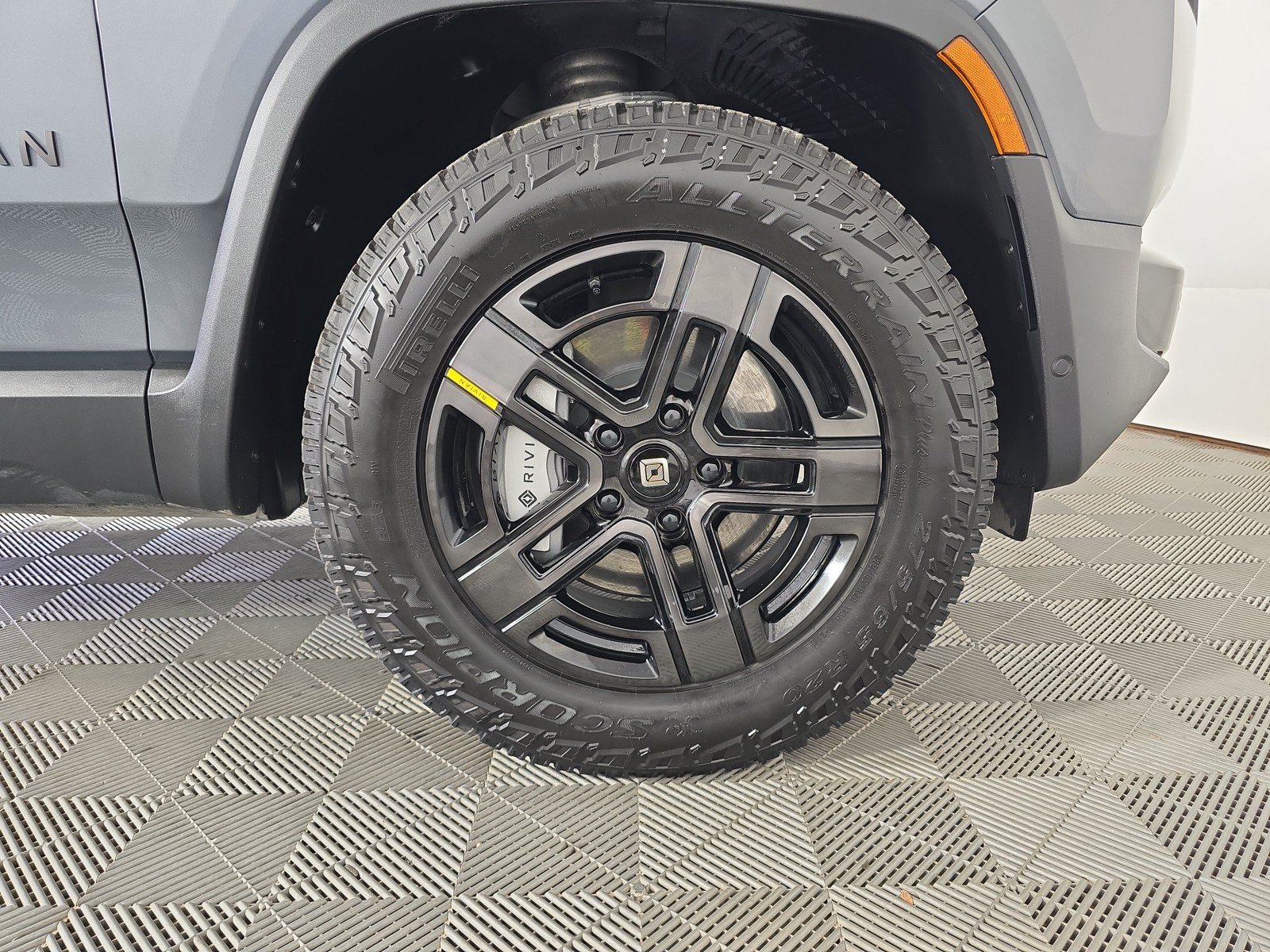 Used 2025 Rivian R1T Adventure AWD/4WD image 11