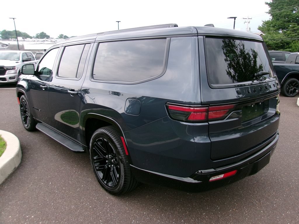 Certified 2024 Jeep Wagoneer L Series II AWD/4WD image 4
