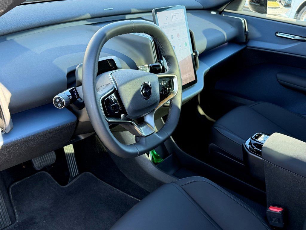 Certified 2025 Volvo EX30 Ultra image 26