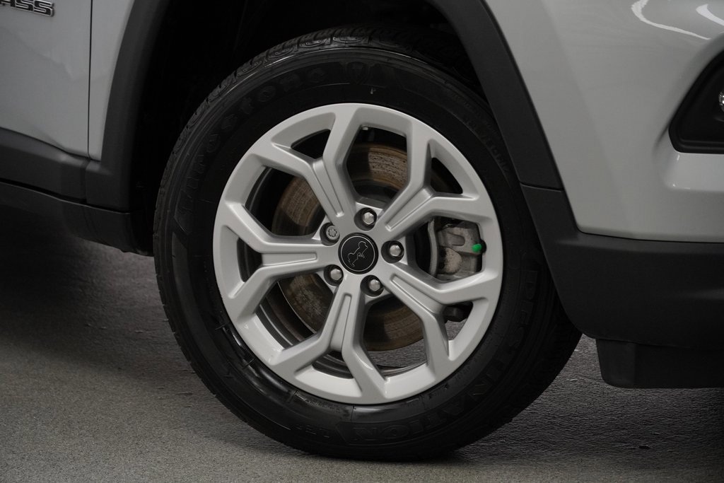 Certified 2025 Jeep Compass Latitude w/ Convenience Group image 4