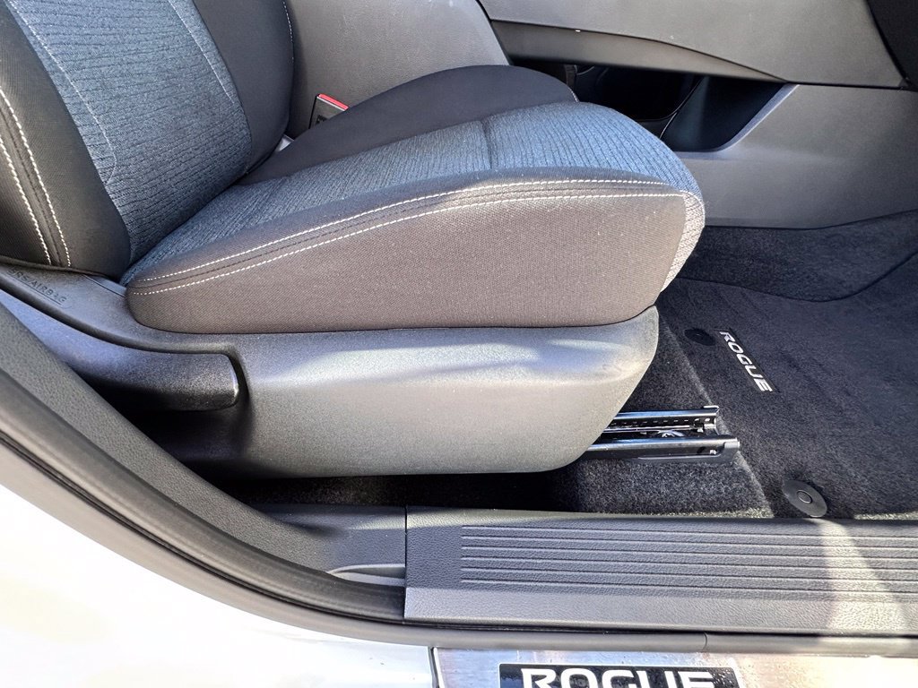 Used 2023 Nissan Rogue SV AWD/4WD image 13