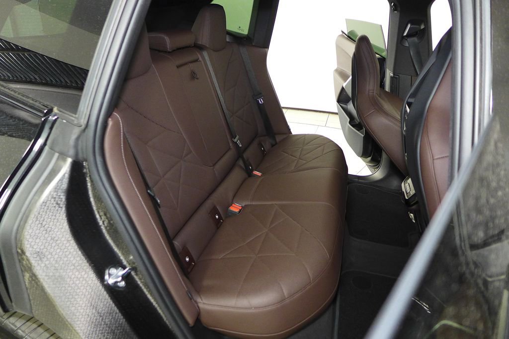 Used 2023 BMW iX xDrive50 w/ Sport Package AWD/4WD image 19