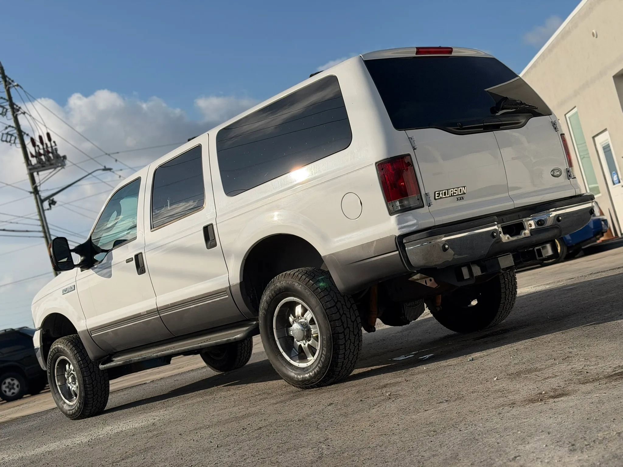 Used 2005 Ford Excursion XLS RWD image 4