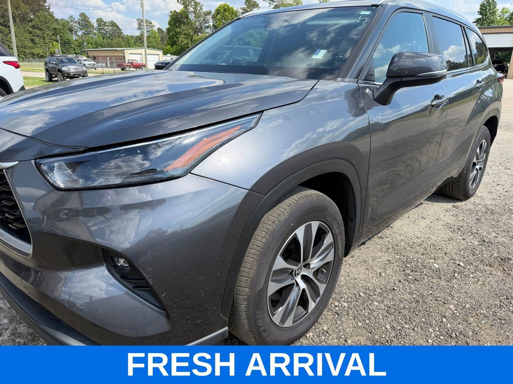 Used 2023 Toyota Highlander XLE FWD video 1