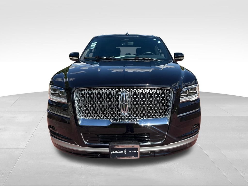Used 2024 Lincoln Navigator Premiere AWD/4WD image 2