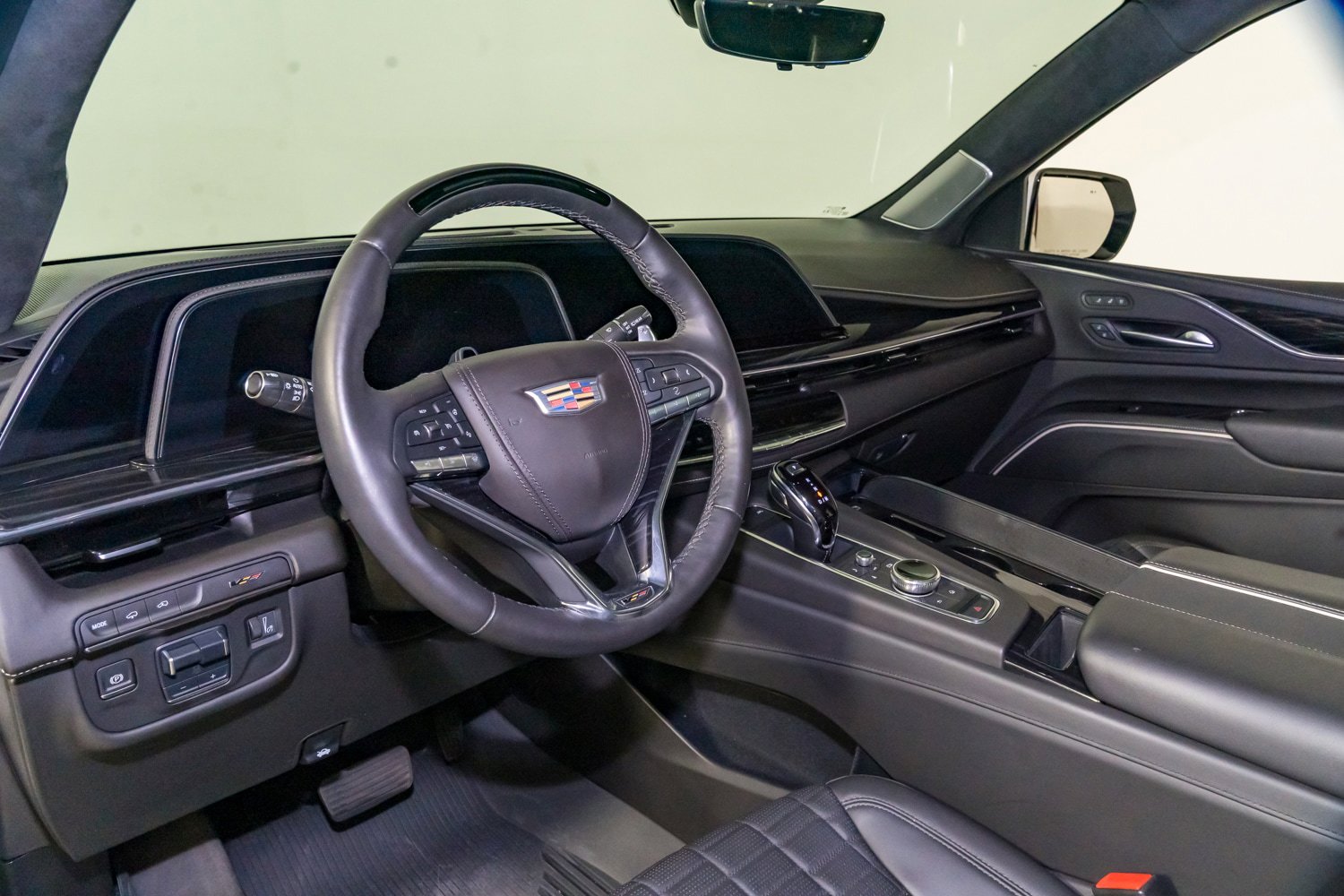 Used 2024 Cadillac Escalade ESV V w/ LPO, ONYX Package AWD/4WD image 18