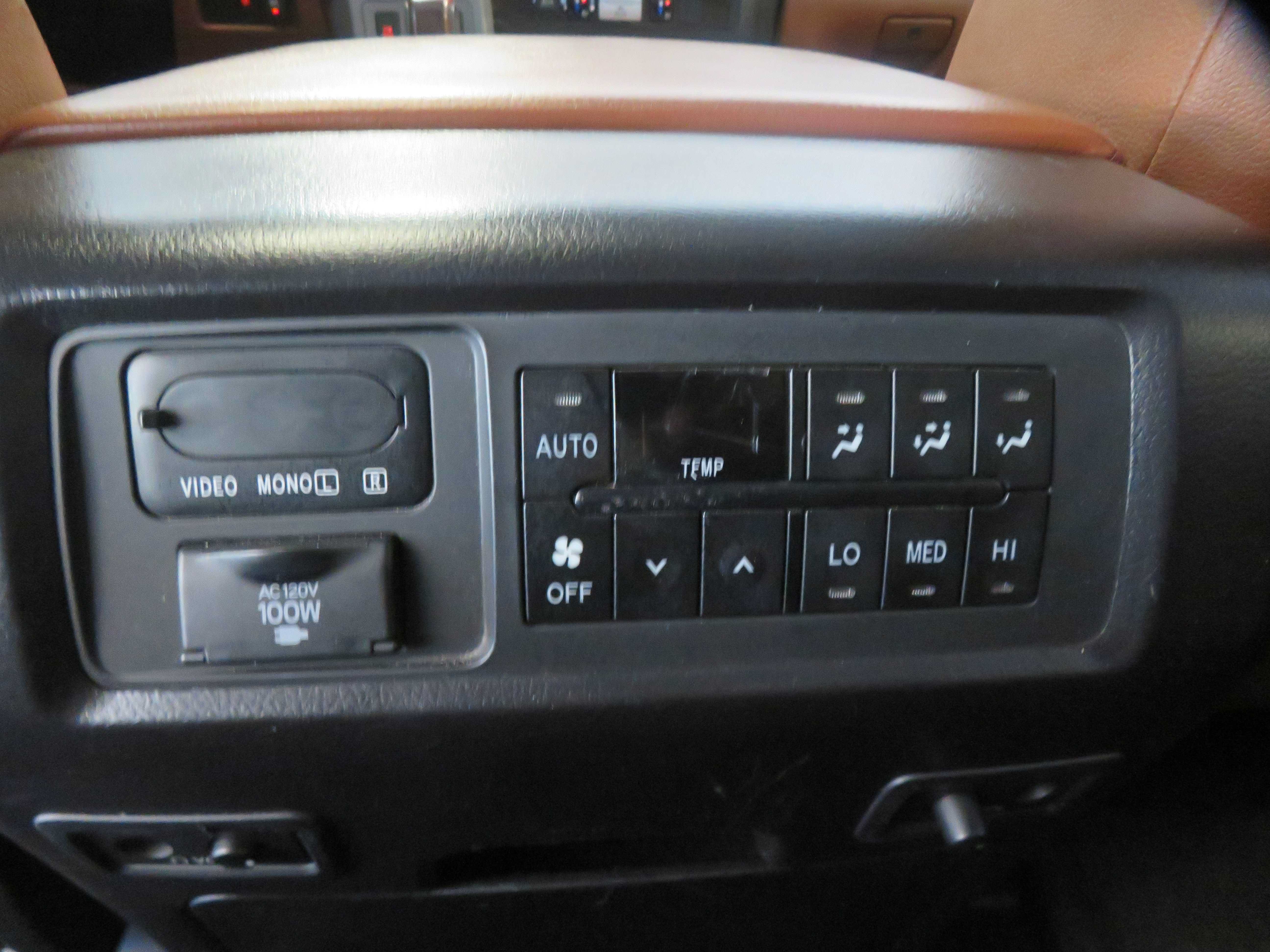 Used 2017 Toyota Sequoia Platinum RWD image 59