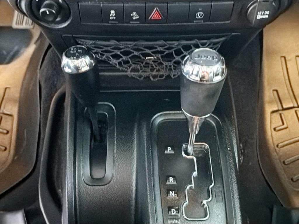 Used 2018 Jeep Wrangler Unlimited Sahara image 14