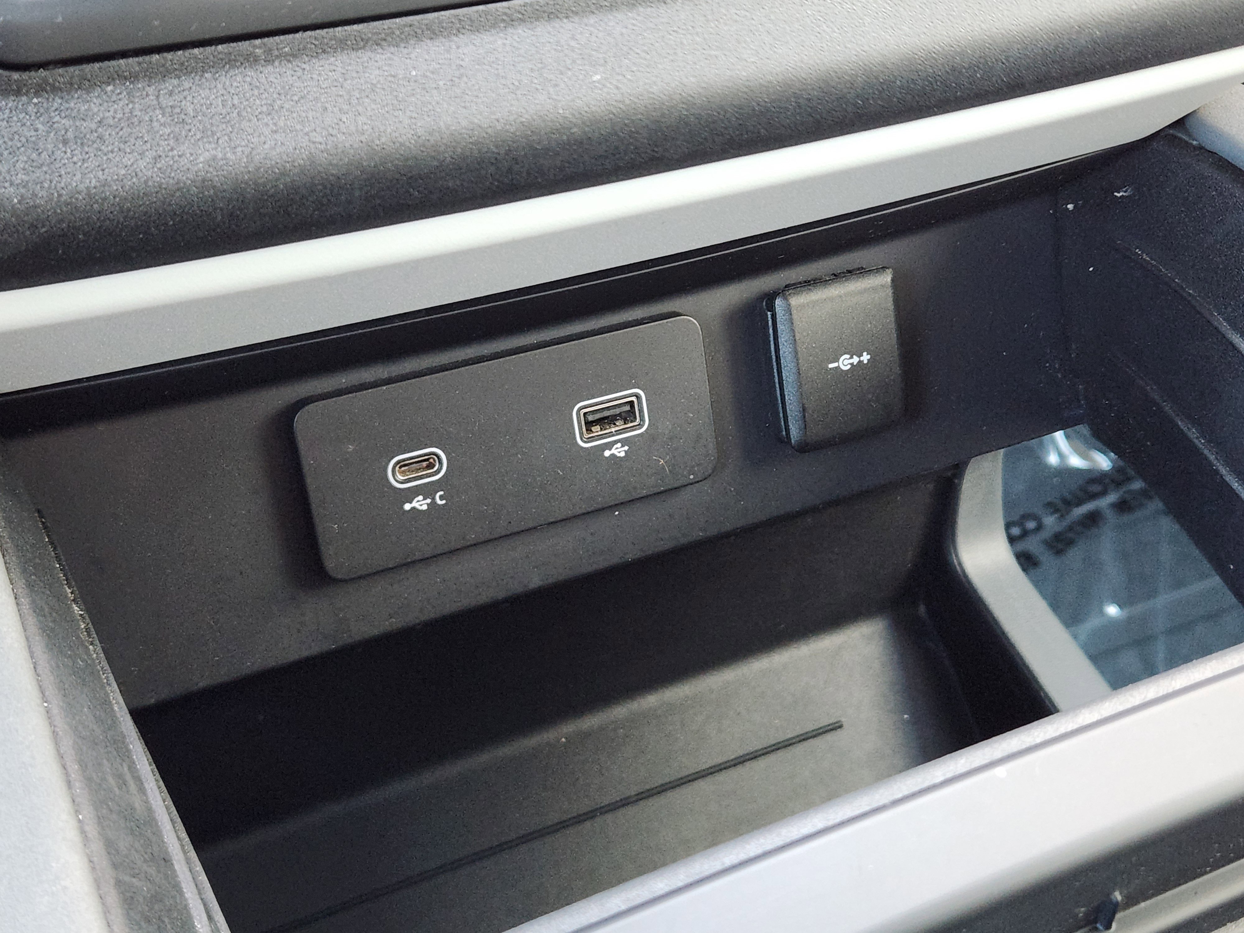 Used 2021 Land Rover Defender 110 SE image 21