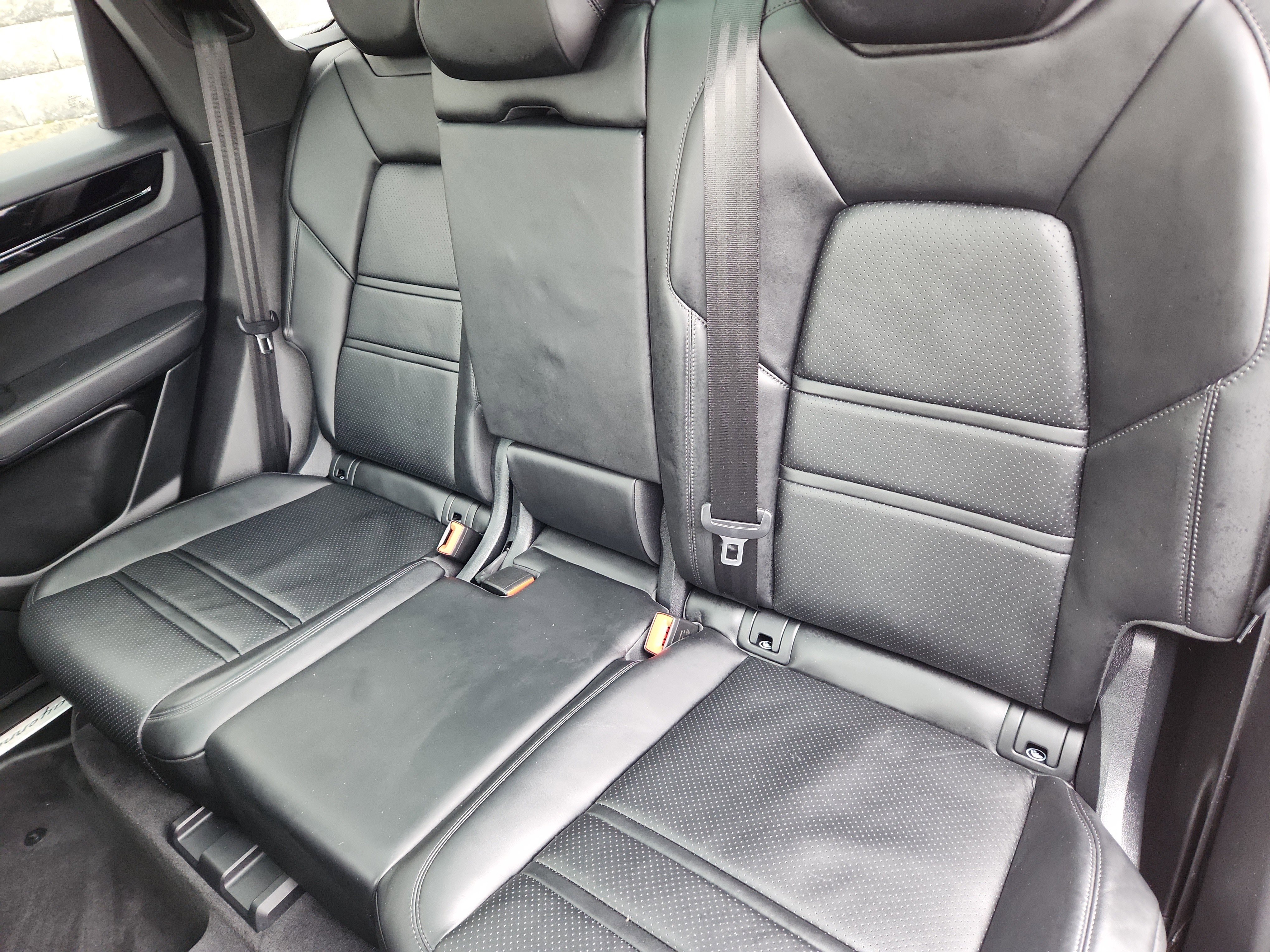 Used 2020 Porsche Cayenne image 27