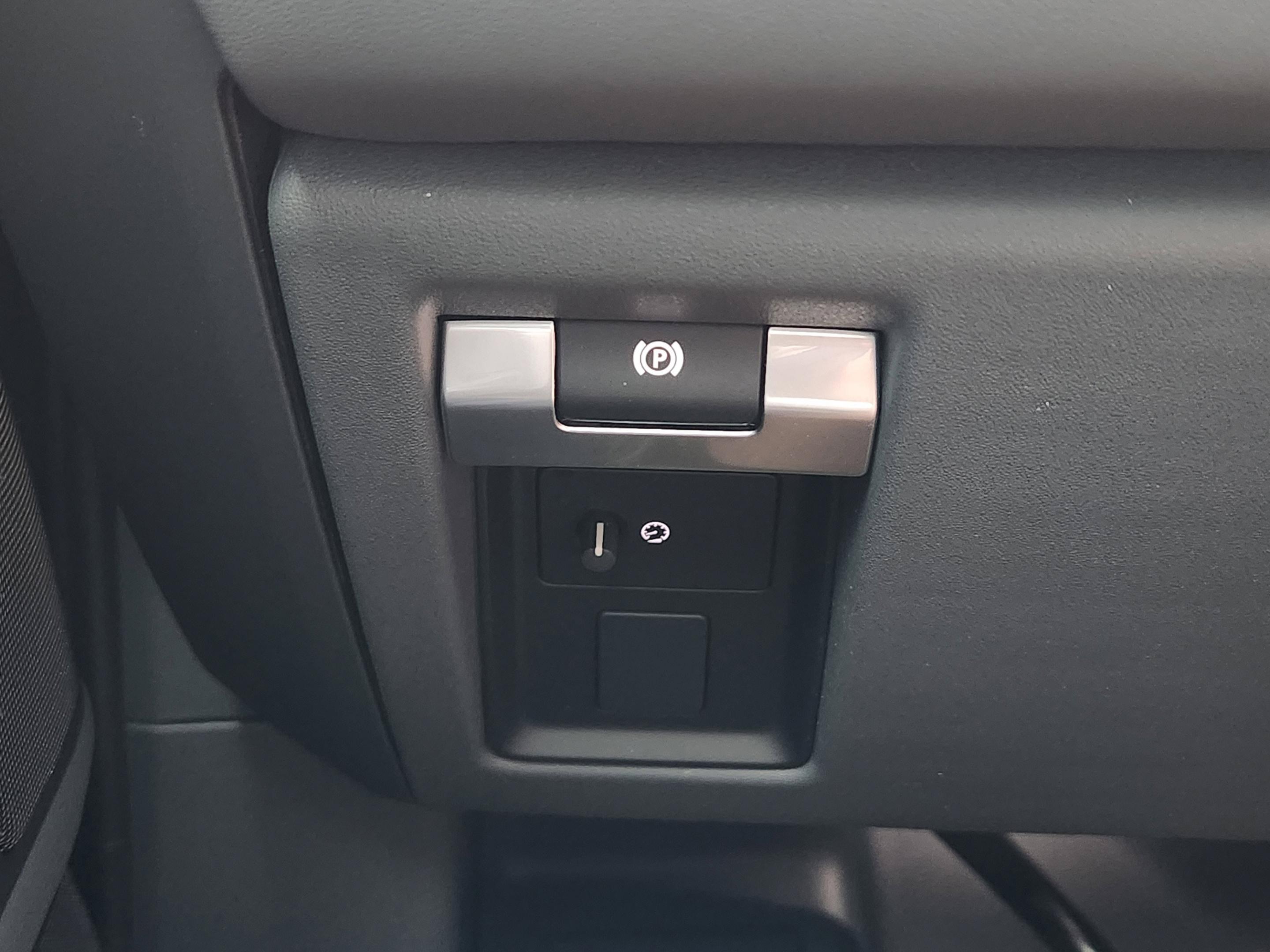 New 2026 Land Rover Defender 130 X-Dynamic SE AWD/4WD image 16