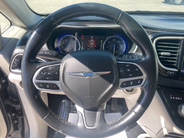 Used 2021 Chrysler Pacifica Touring-L FWD image 25