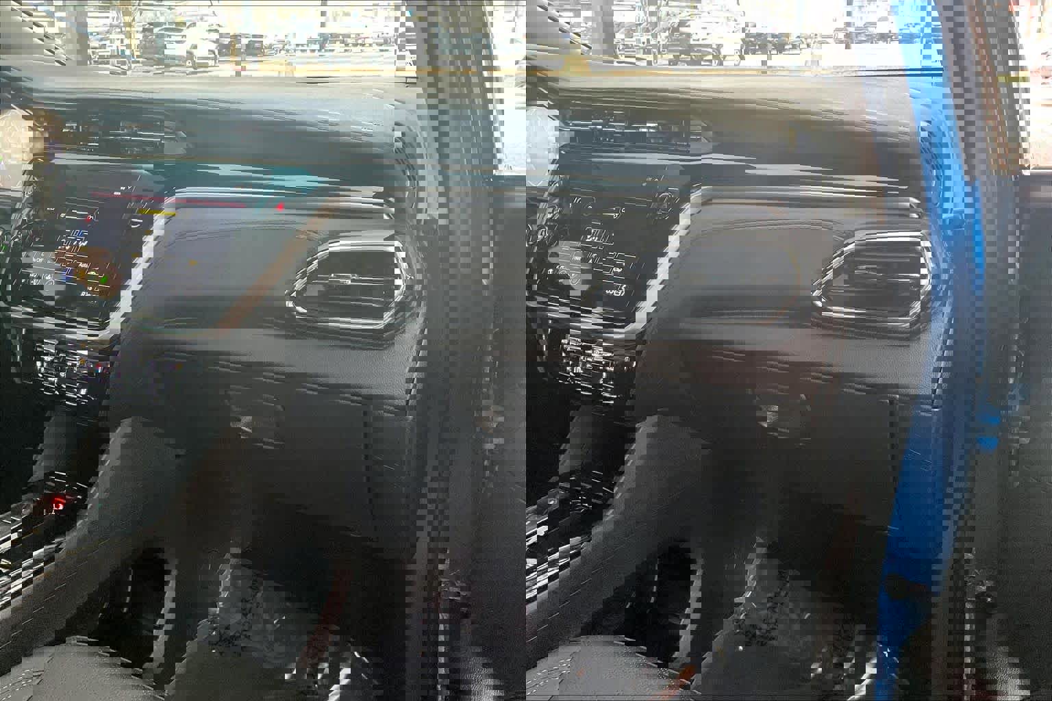 Used 2023 Chevrolet Bolt LT w/ Infotainment Package image 18